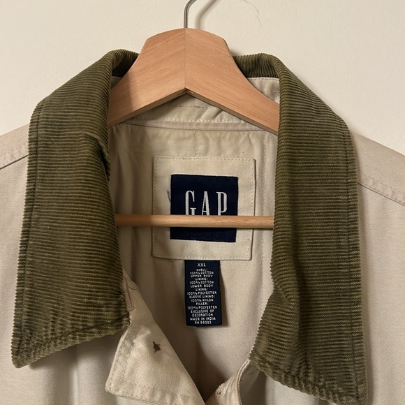 GAP Barn Coat - Picture 2 of 9